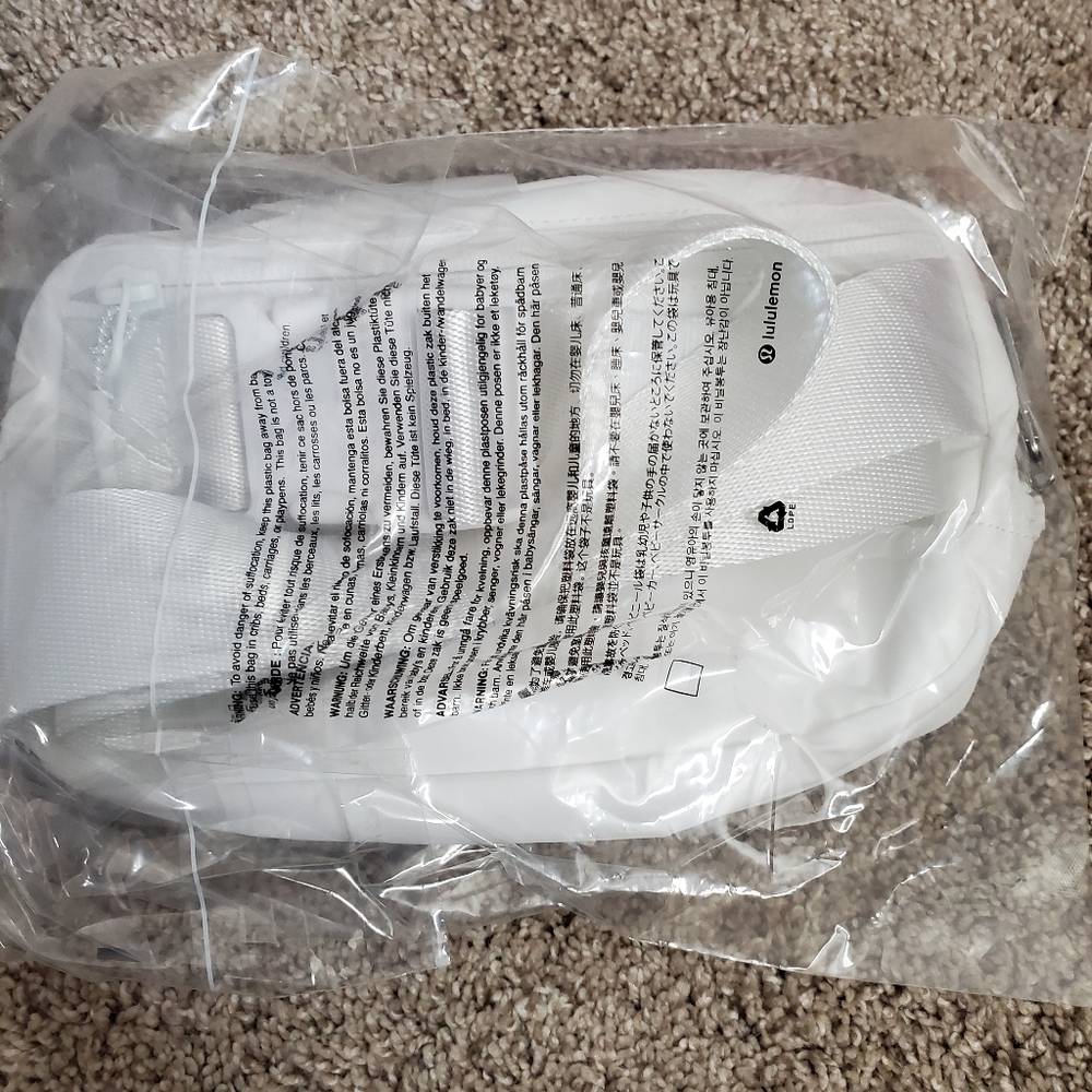 ๐๏ธ LULULEMON BELT BAG - WHITE - Picture 12 of 12
